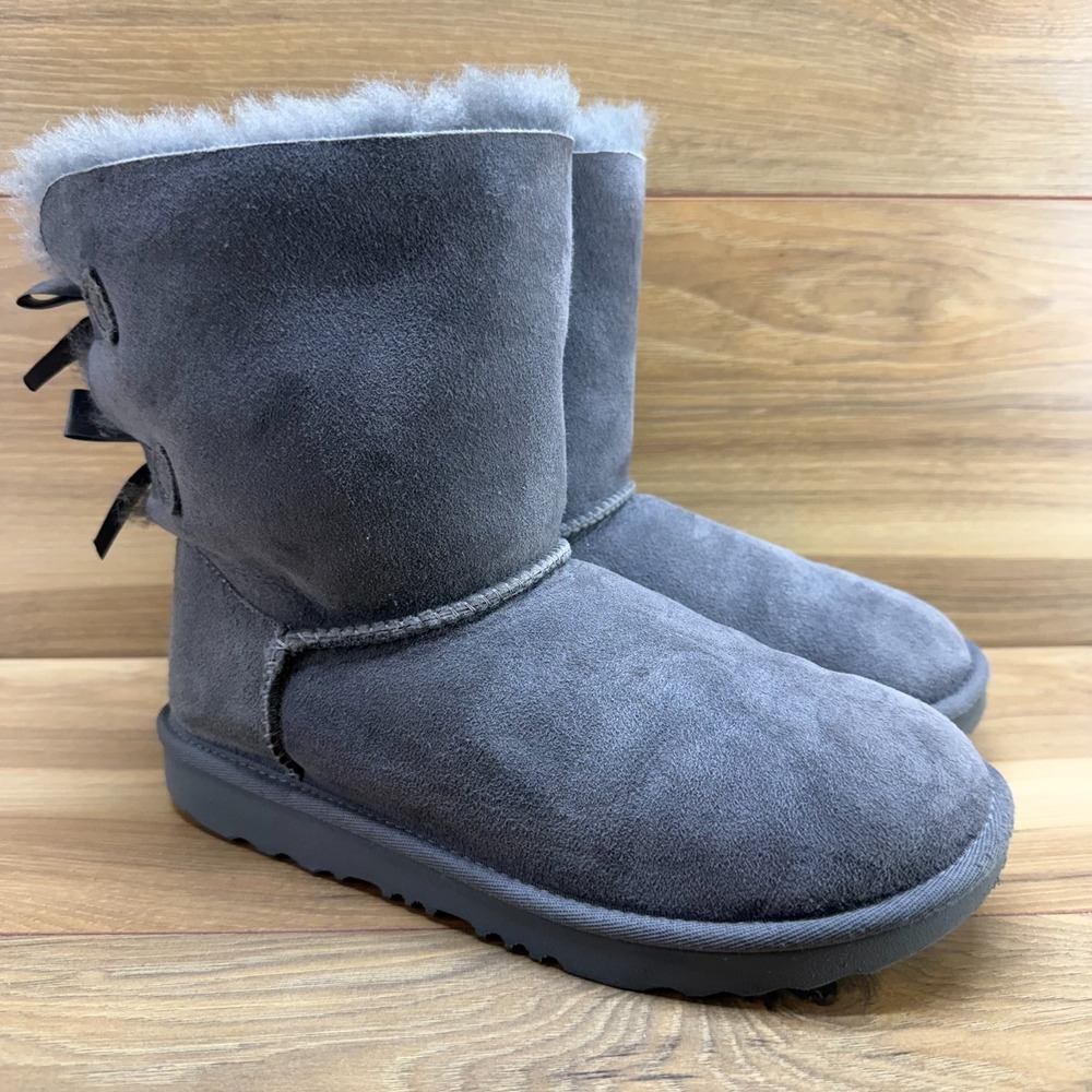 UGG Bailey Bow Short Boots Youth Girls Size 6 Gray Suede Shearling Sherpa Fur
